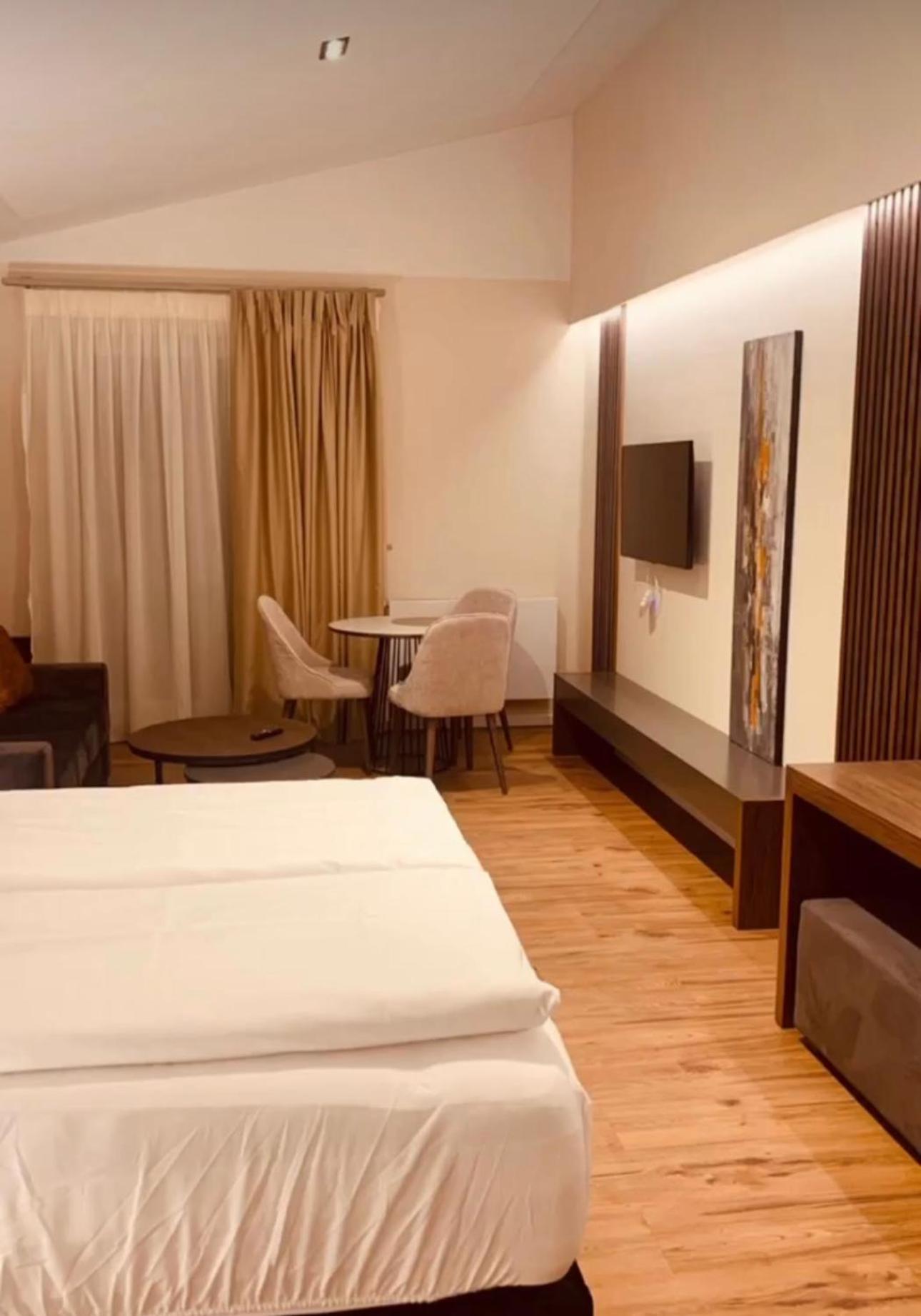Akropolis Hotel Нюрнберг Екстер'єр фото